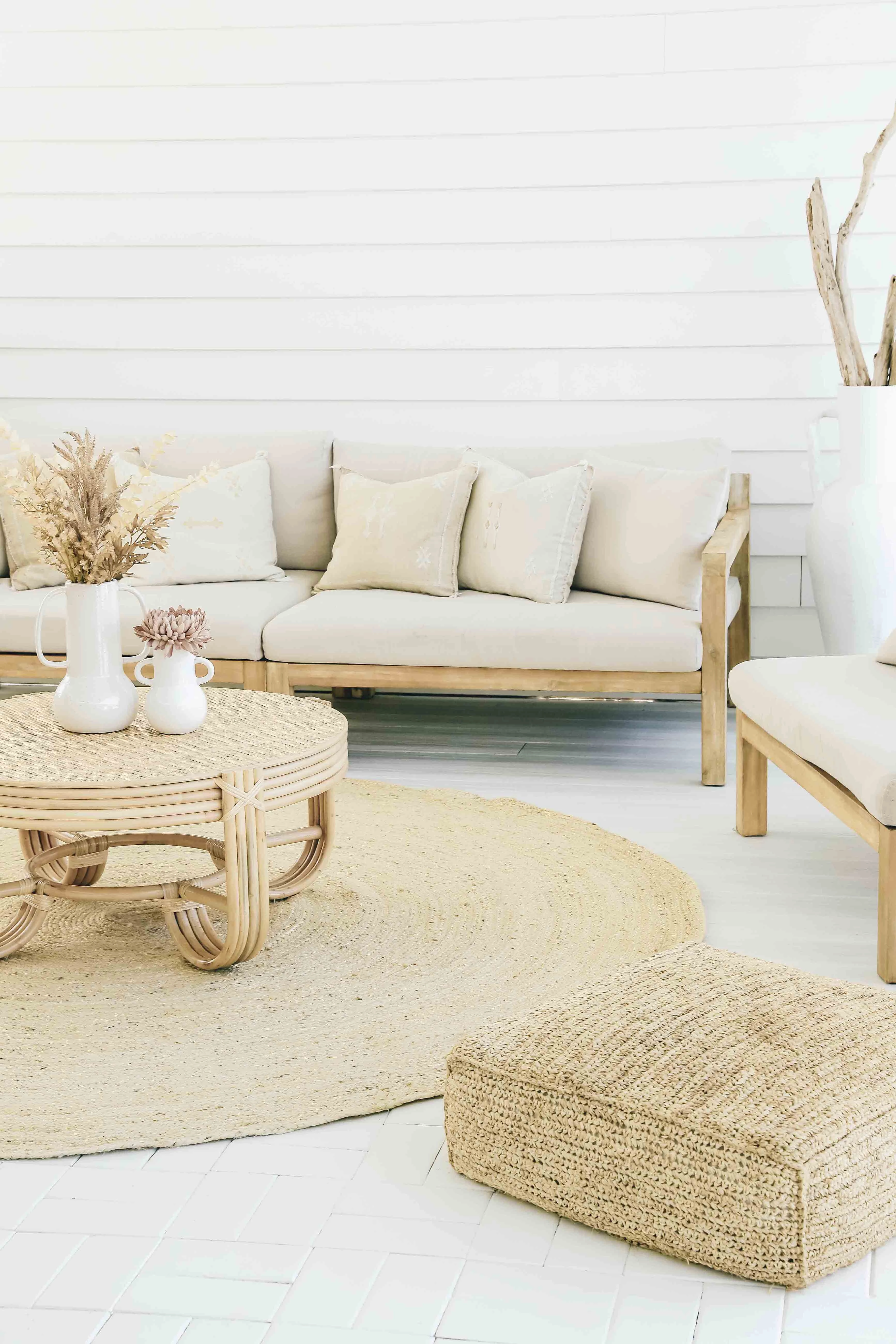 Sete Bleached Hand-Braided Round Jute Rug
