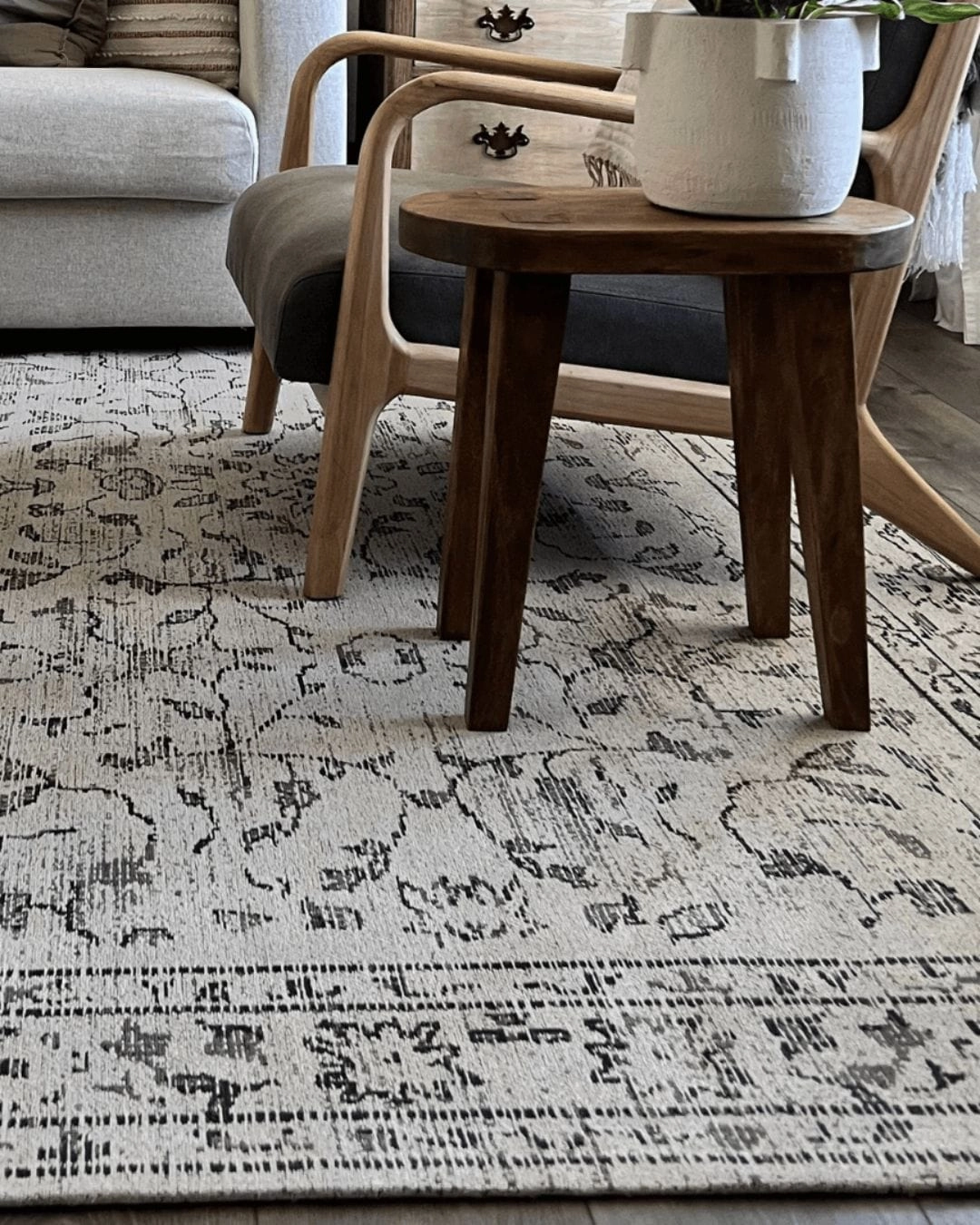 Sonia Beige and Grey Floral Pattern Rug *NO RETURNS UNLESS FAULTY