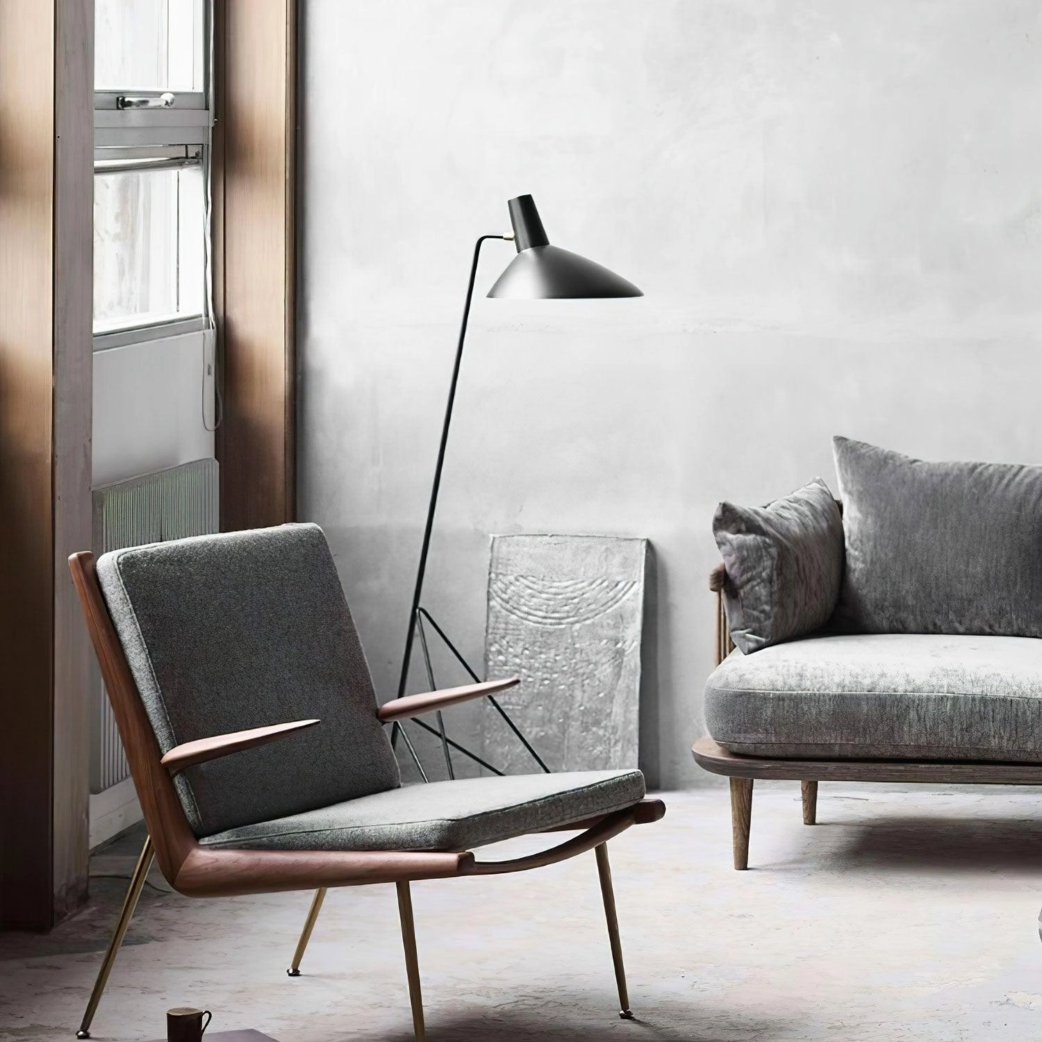 Svelte Noir Floor Lamp