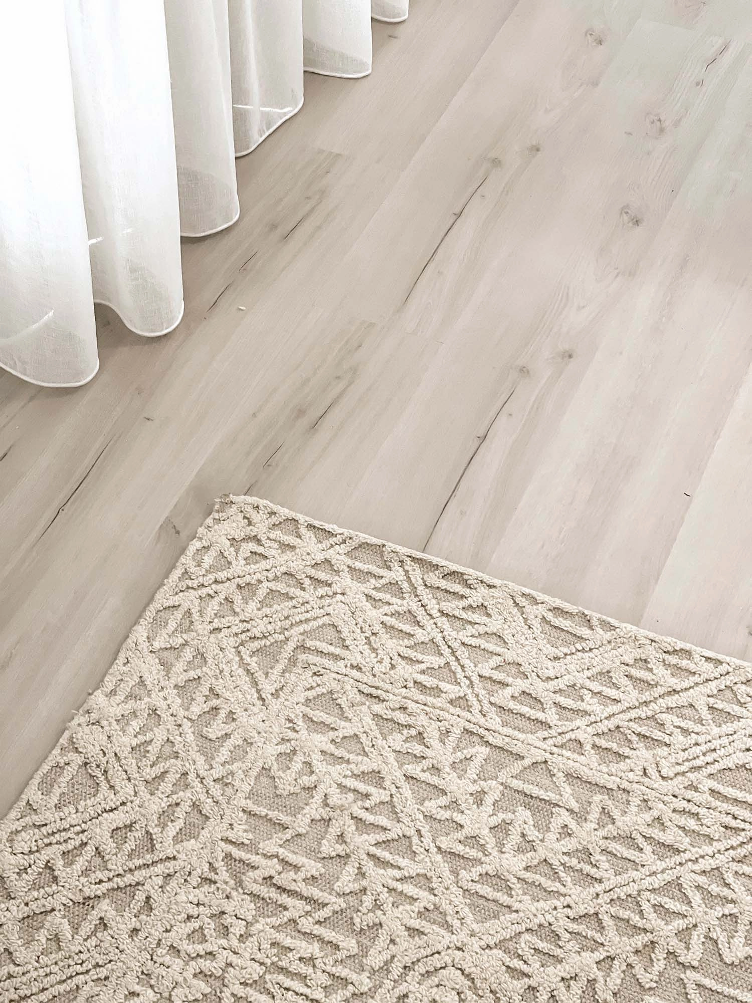 Takalo Beige and Ivory Textured Tribal Rug *NO RETURNS UNLESS FAULTY