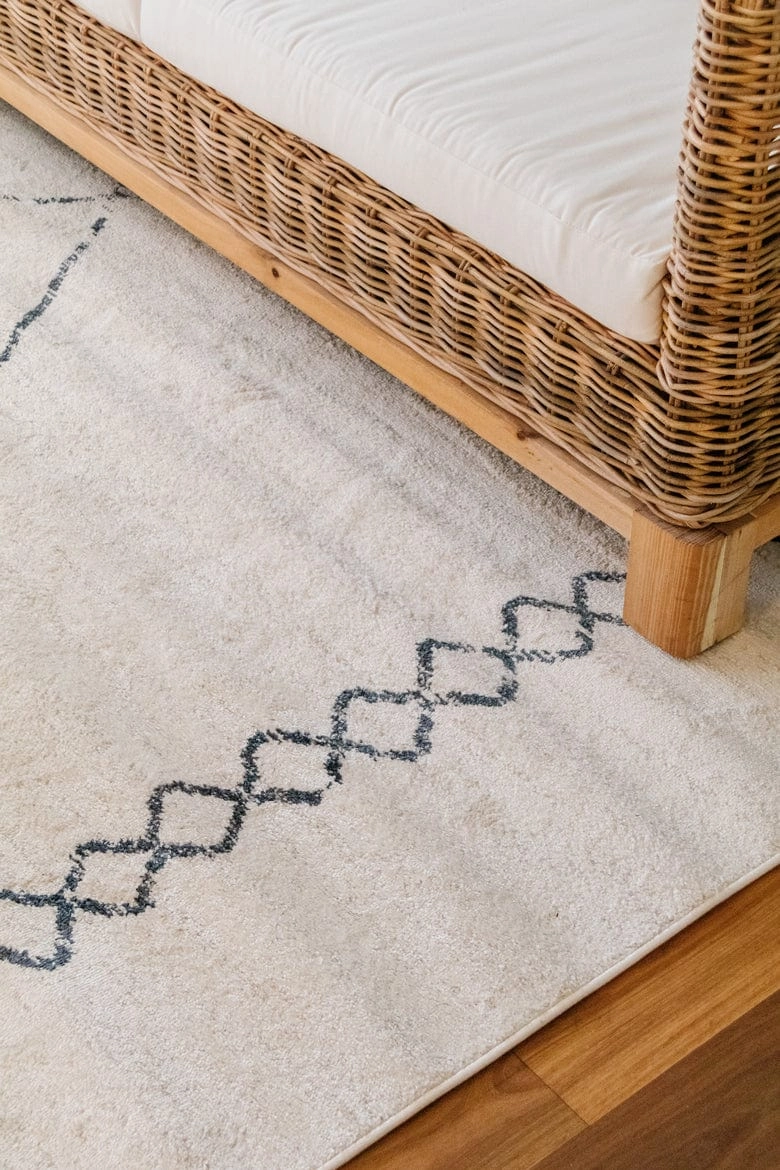 Tamira Grey and Ivory Diamond Tribal Rug *NO RETURNS UNLESS FAULTY