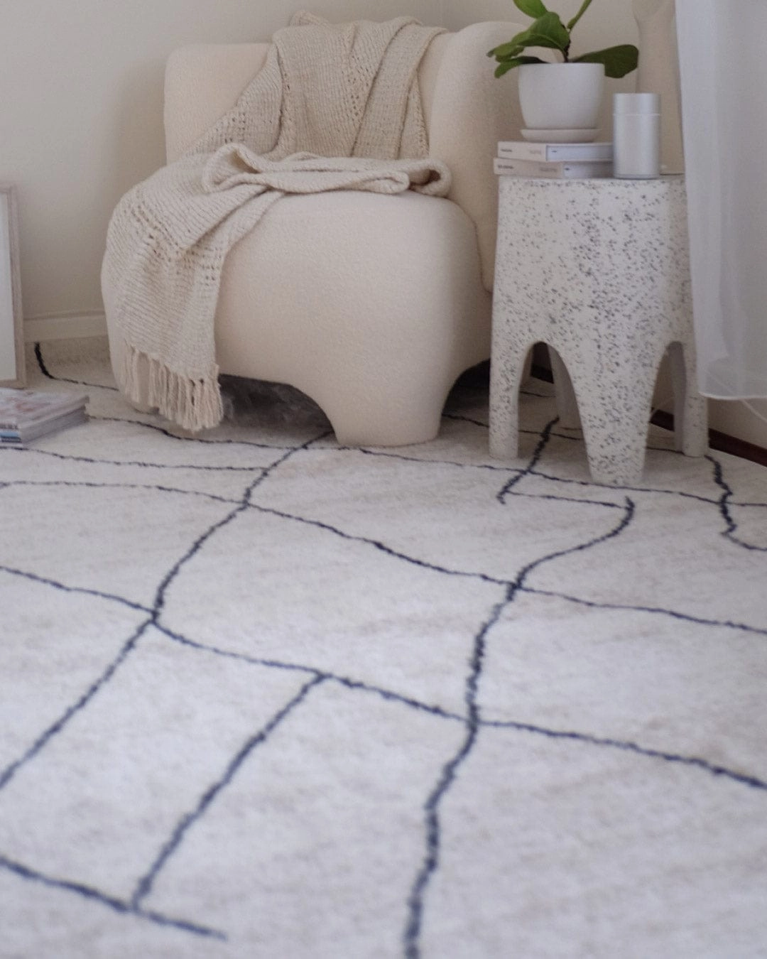 Taryn Grey and Ivory Abstract Tribal Rug *NO RETURNS UNLESS FAULTY
