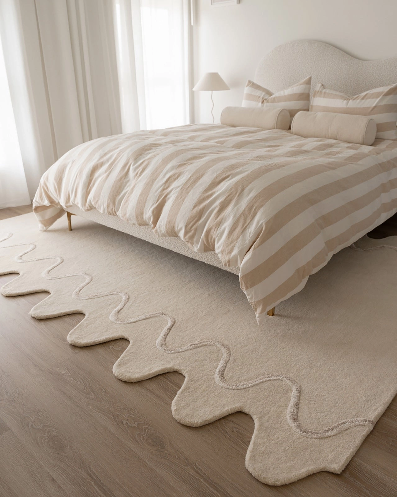 Tippy Cream Scalloped Handmade Wool Rug