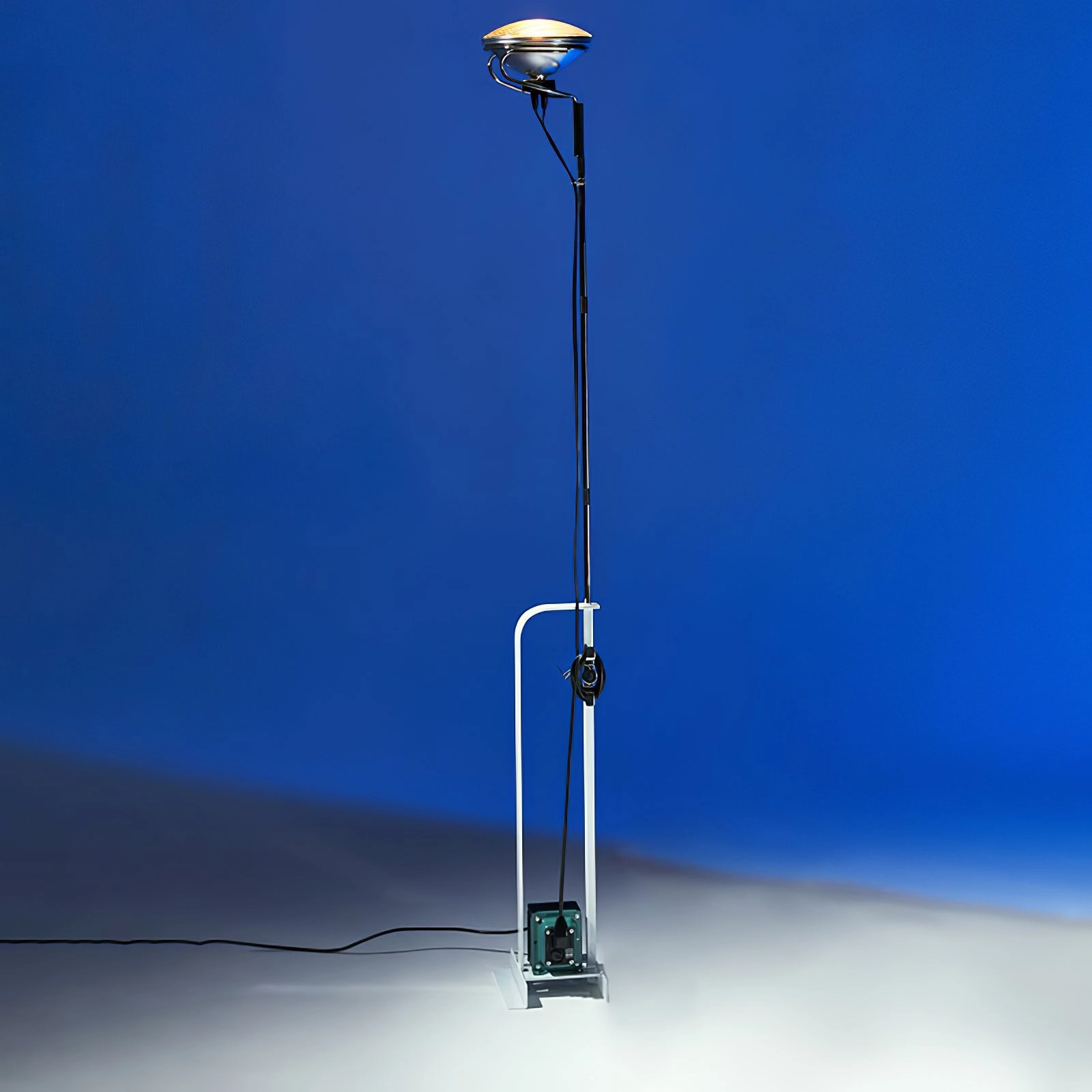 Toio Floor Lamp