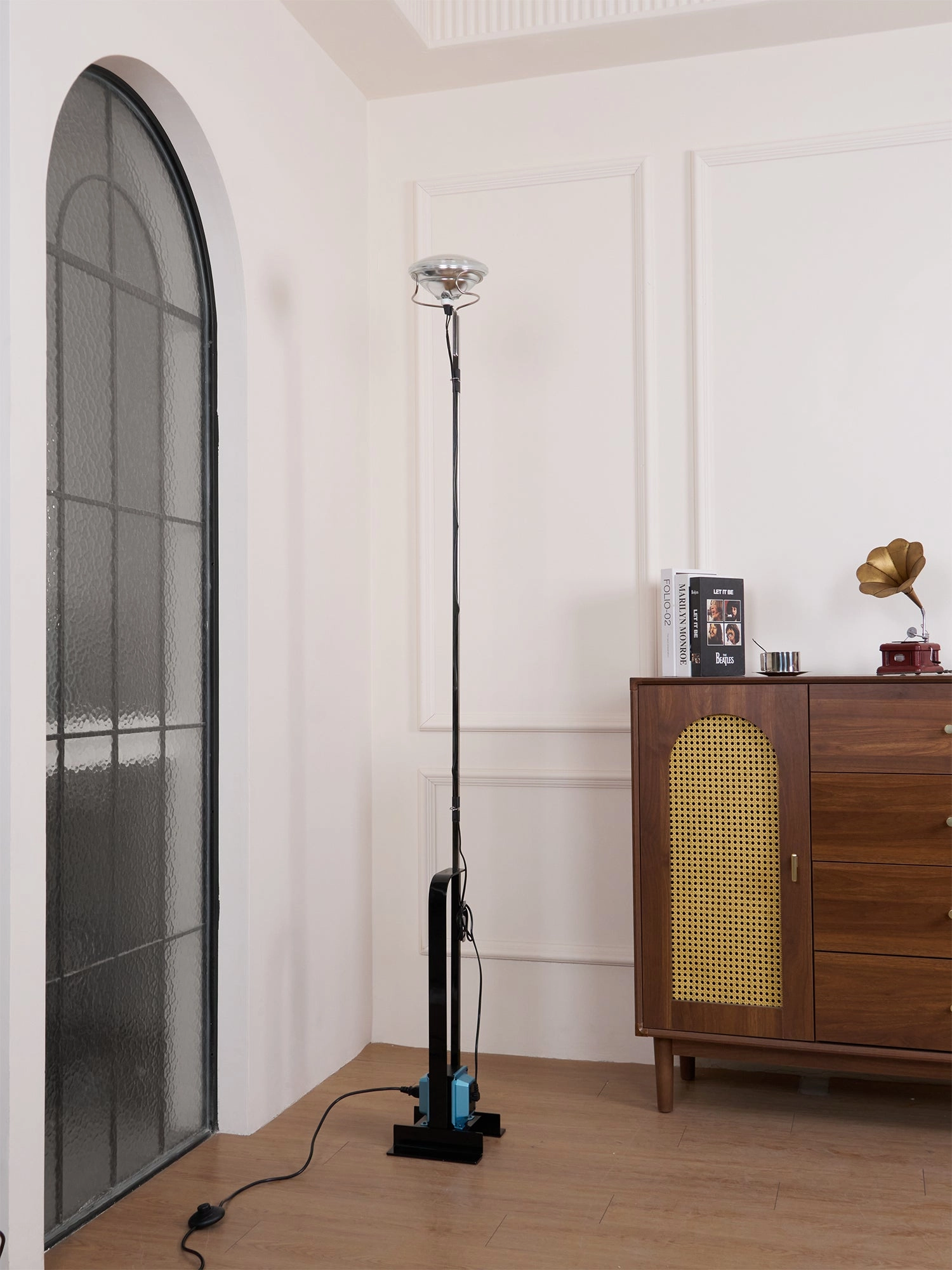 Toio Floor Lamp