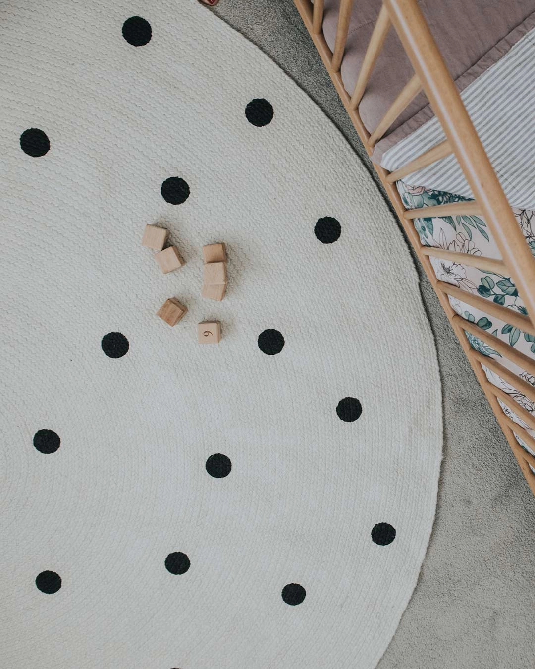 Totit Beige and Black Spotted Round Jute Rug *NO RETURNS UNLESS FAULTY