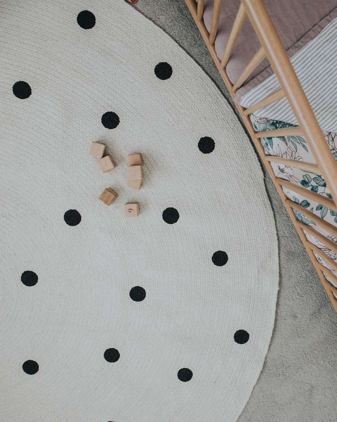Totit Beige and Black Spotted Round Jute Rug *NO RETURNS UNLESS FAULTY