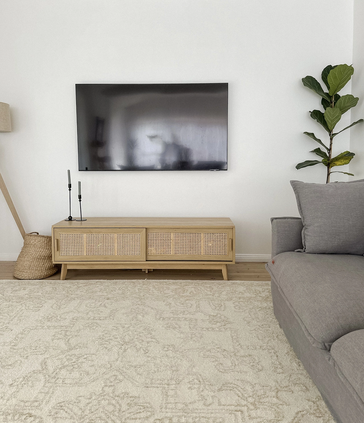 Waleska Ivory Taupe Medallion Tufted Wool Rug