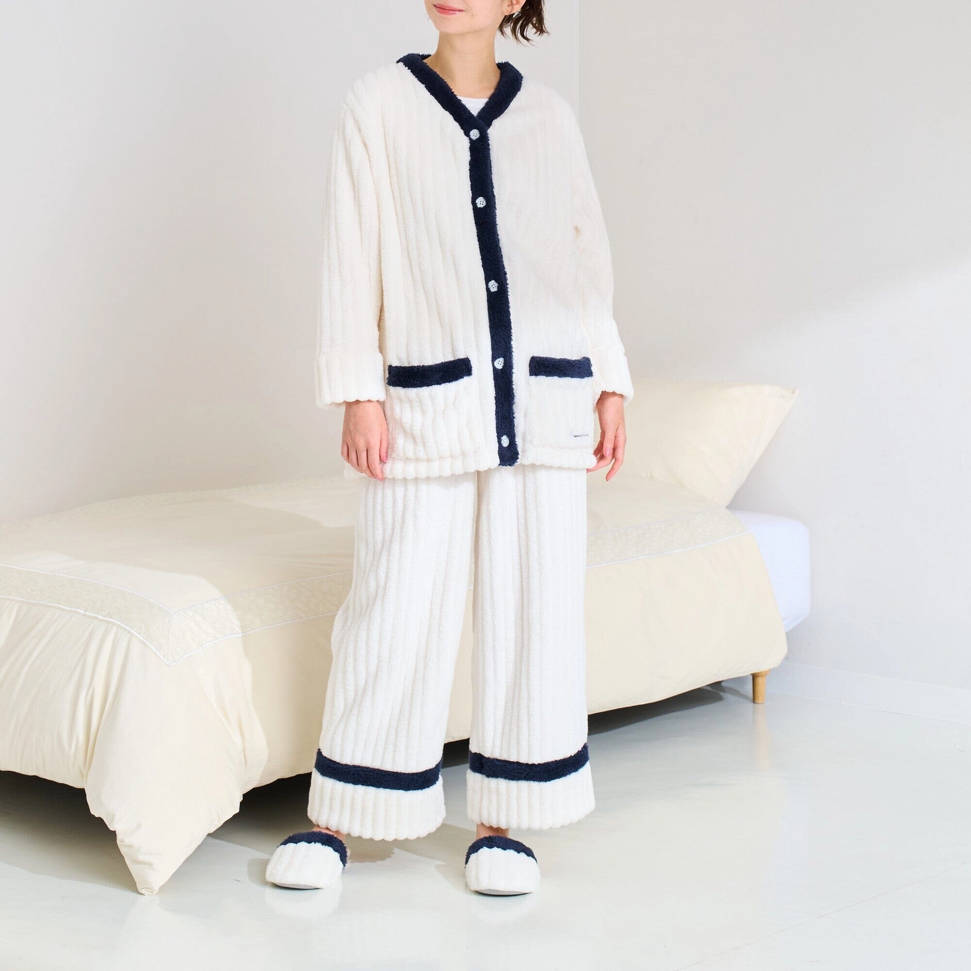Warm Fleece Pajamas For Women Whitebedding sets ,throw blankets 