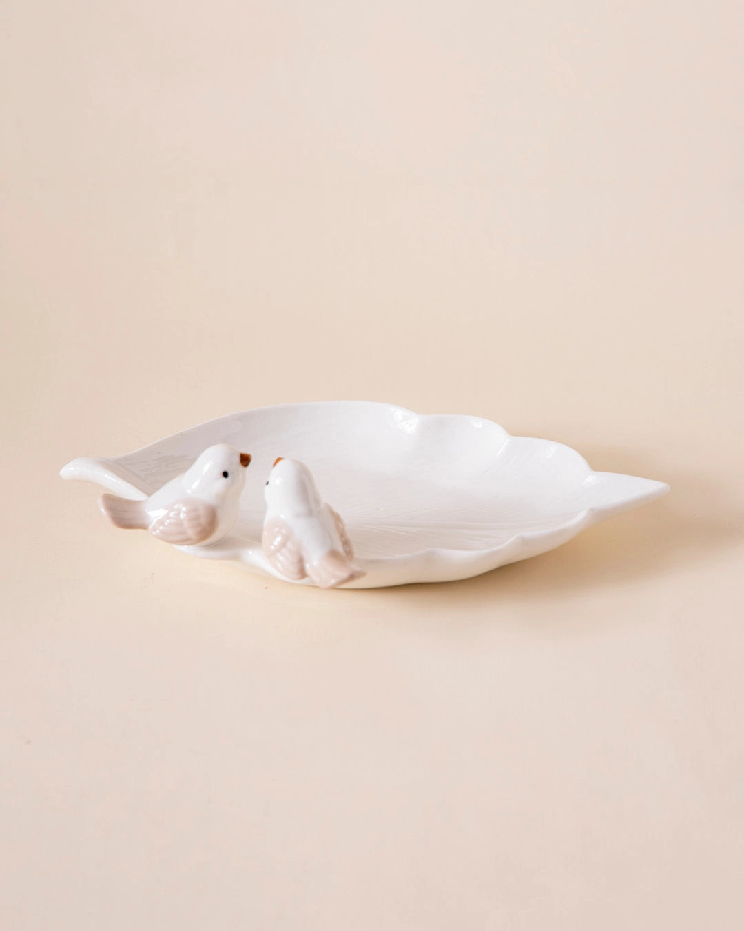 Whispering Lovebirds Leaf Ring Dish - White