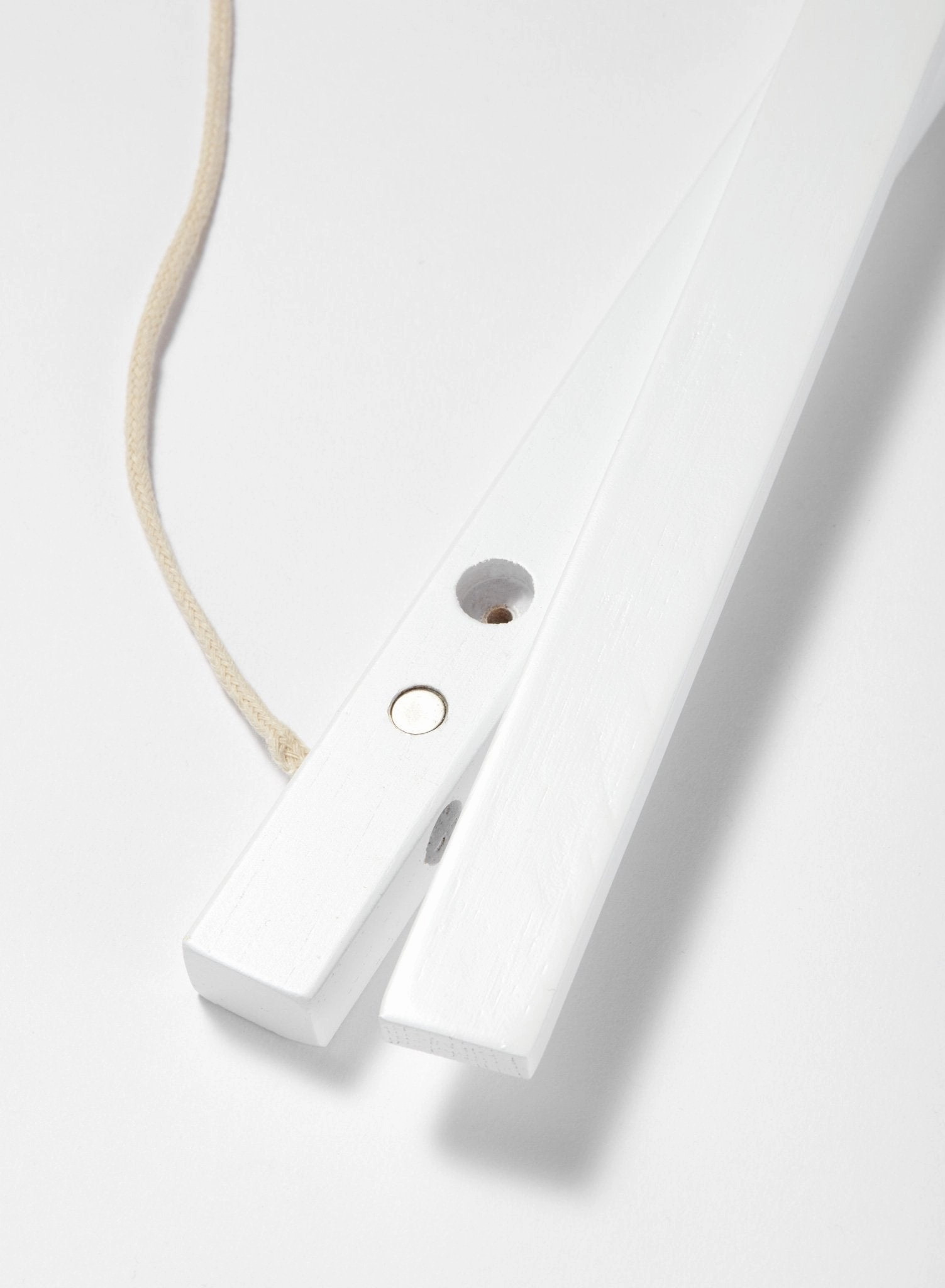 White Oak Poster Hanger, 16 in | 41 cm