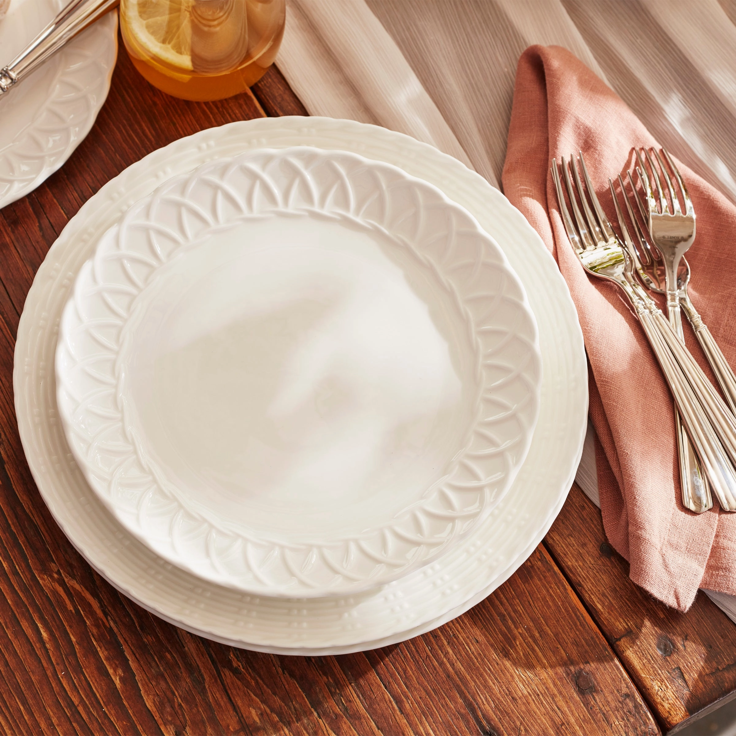 Wicker Creek Accent Plates - Set of 4