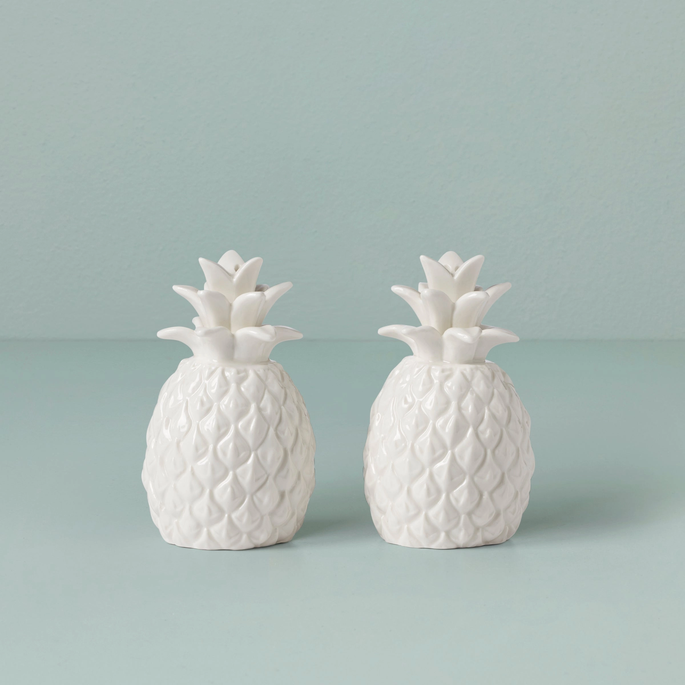 Wicker Creek Pineapple Salt & Pepper Setmodern kitchen decor ,kitchen dinner set ,dinnerware 