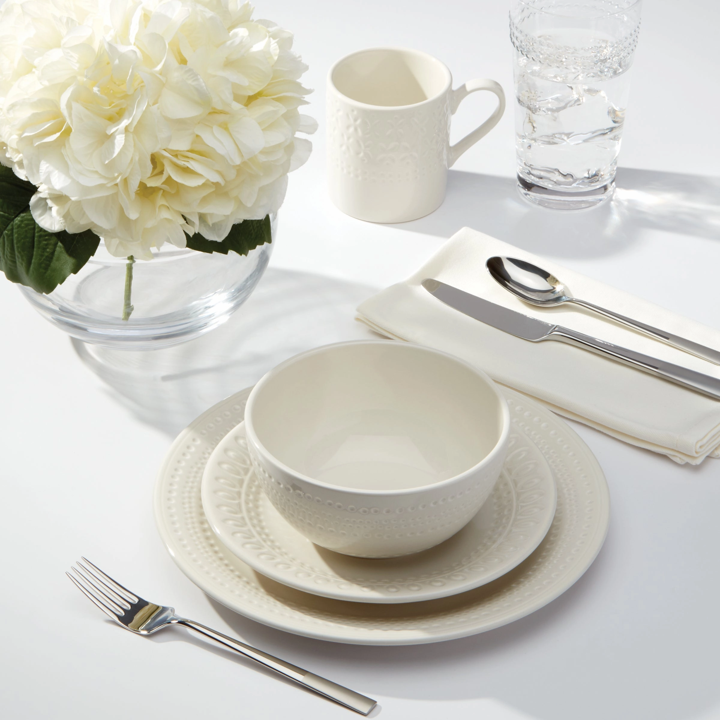 Willow Drive Cream 4-Piece Place Setting