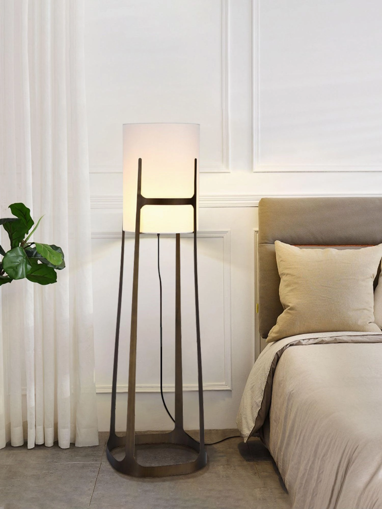 X L 04 Floor Lamp