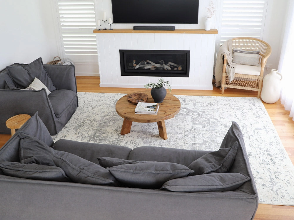 Yelina Cream and Grey Distressed Washable Rug