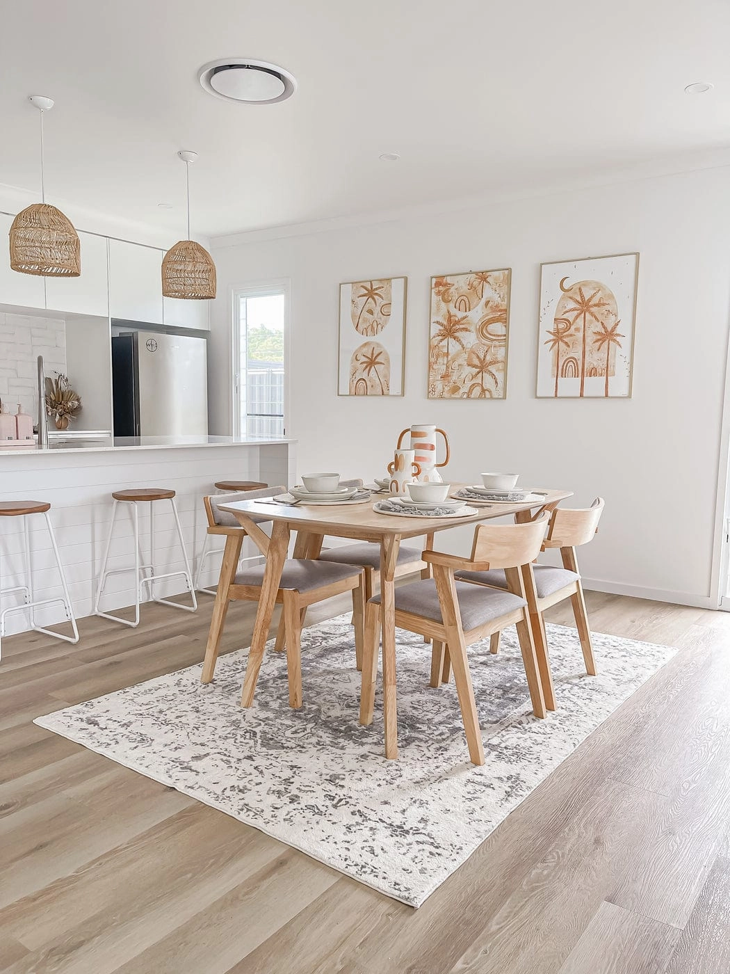 Yelina Cream and Grey Distressed Washable Rug