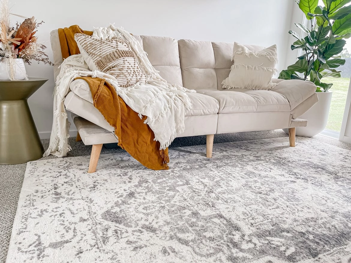 Yelina Cream and Grey Distressed Washable Rug