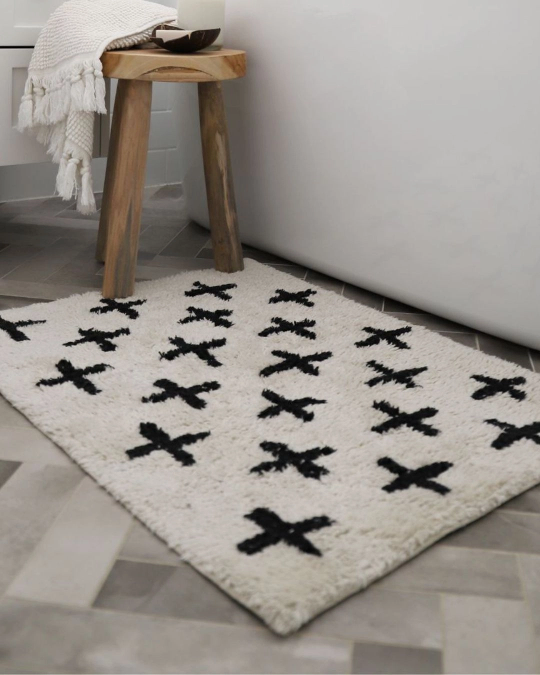Zelia Black and Ivory Minimal Washable Berber Bath Mat