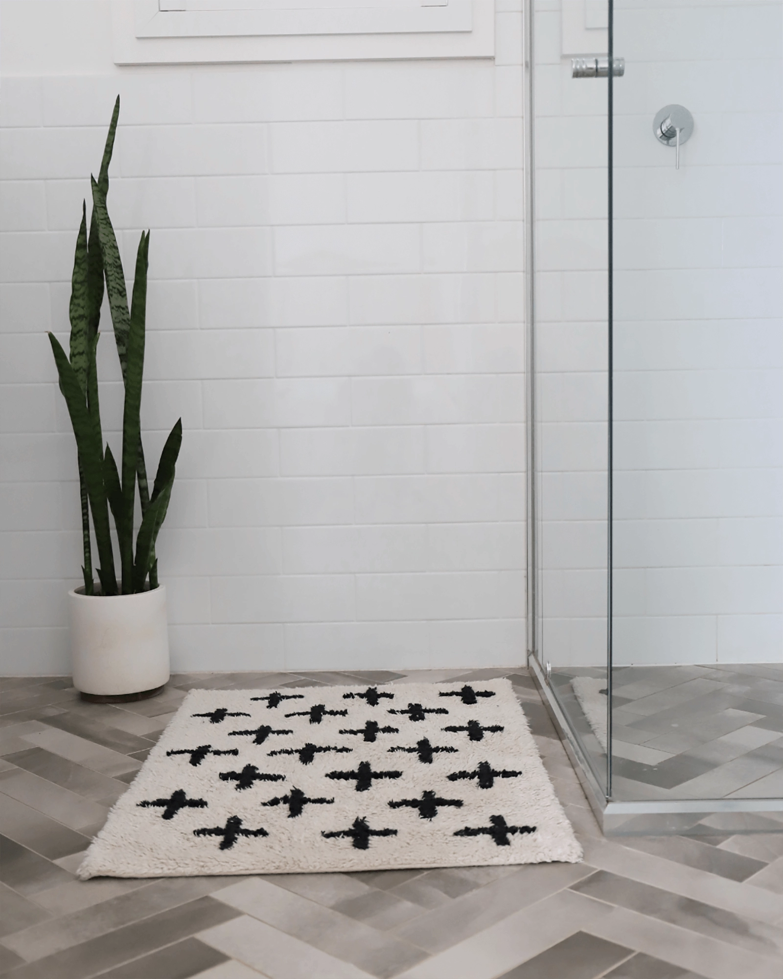 Zelia Black and Ivory Minimal Washable Berber Bath Mat