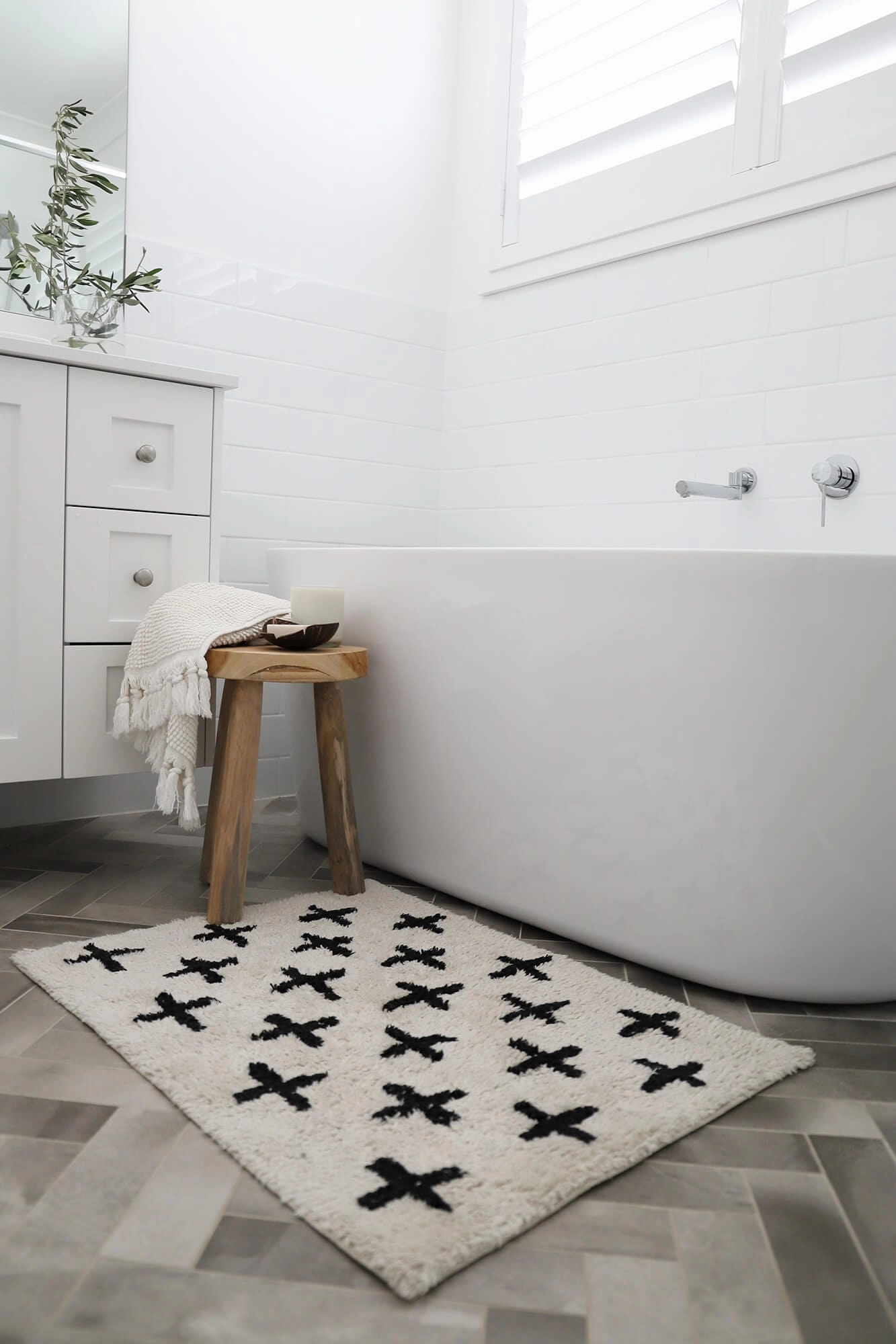 Zelia Black and Ivory Minimal Washable Berber Bath Mat