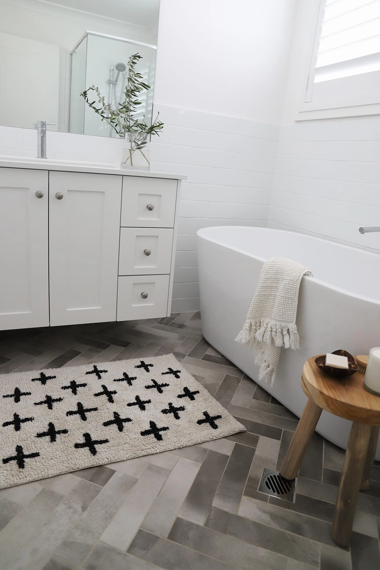 Zelia Black and Ivory Minimal Washable Berber Bath Mat