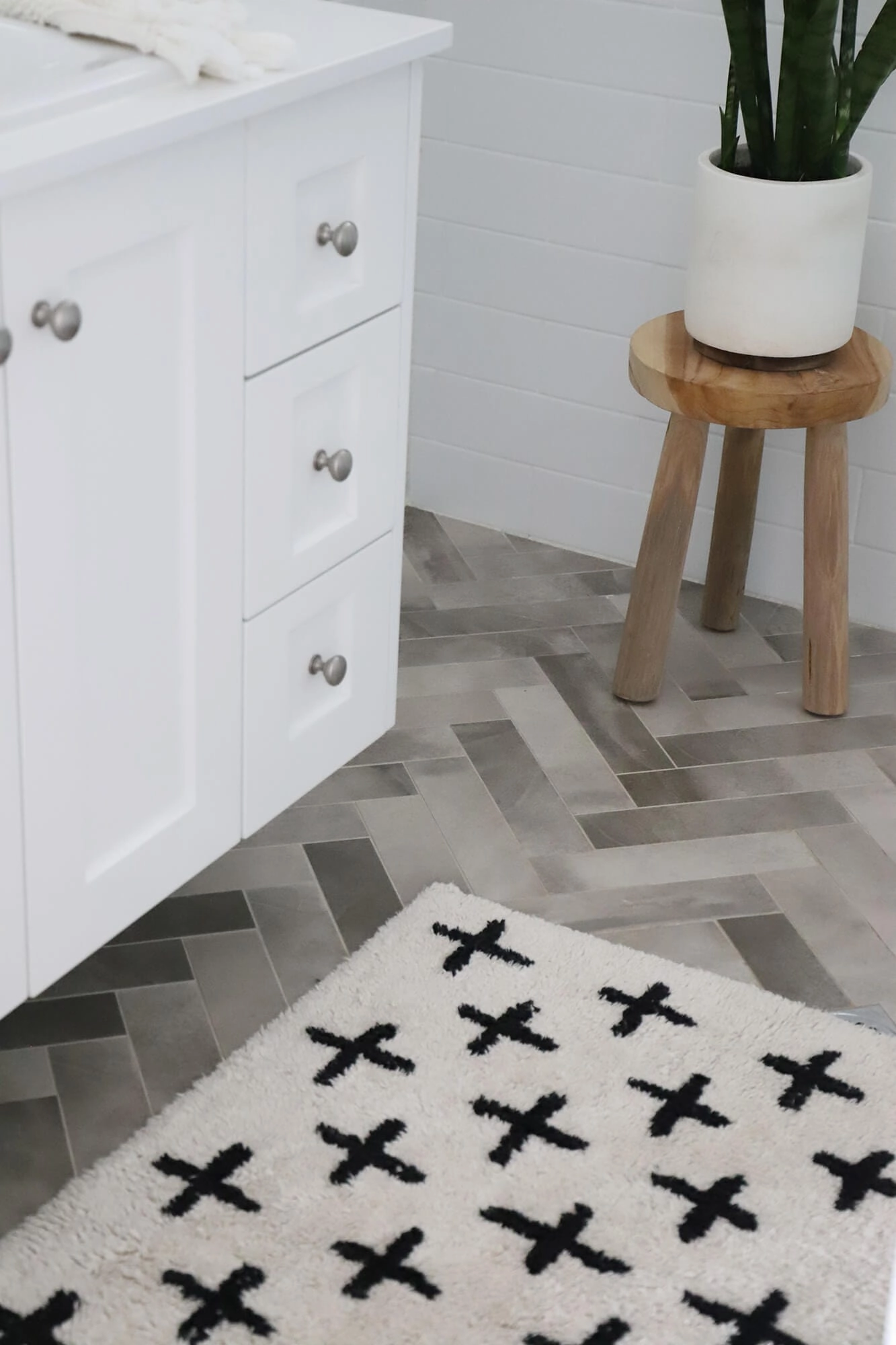 Zelia Black and Ivory Minimal Washable Berber Bath Mat